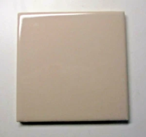 1 Wall Tile FT Florida 554 USA 4-3/8" Square 1980s Gloss Fawn Beige Ceramic Vtg - Picture 1 of 6