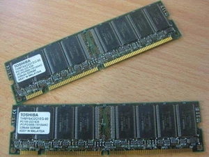 2x THMY6432G1EG-80 TOSHIBA 2X 32M X 64 SDRAM PC100-222-620 RAM #J17 - Foto 1 di 2