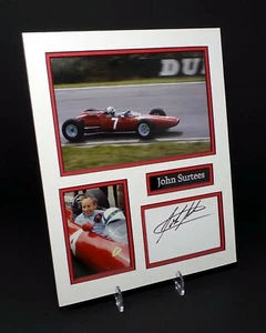 Exhibición de fotos montada firmada por John SURTEES + piloto Ferrari F1 certificado de autenticidad - Imagen 1 de 1
