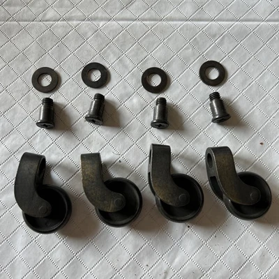 "Juego de 4 ruedas de metal estilo antiguo con rueda de latón de 1""?" Foto 1 de 4