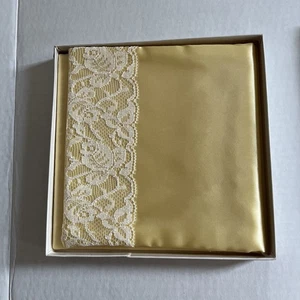 Vintage Taschentuch Strumpfwaren Halter gelb Satin Spitze Überschlag Tasche Neu im Karton - Bild 1 von 9