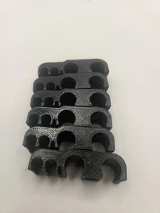 BMW e30 brake line holder fuel pipe bracket plastic mount underside SET 6 pcs - Foto 1 di 1