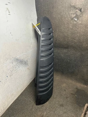 Fits 2004-2006 Chevrolet Tahoe Right Taillight Plastic OEM:15832092 - Image 1 of 4