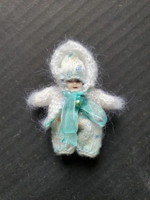 Conjunto de ropa de muñeca escala 1:12 ajustada a Heidi Ott 2" muñeca bebé hecha a mano (tejida a mano) Foto 1 de 4