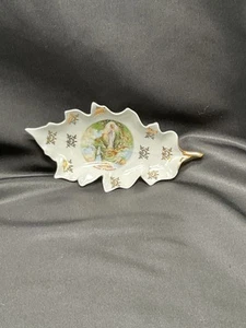 Vassoio a forma di foglia Limoges con Vergine Maria e Santa Bernadette - Foto 1 di 5