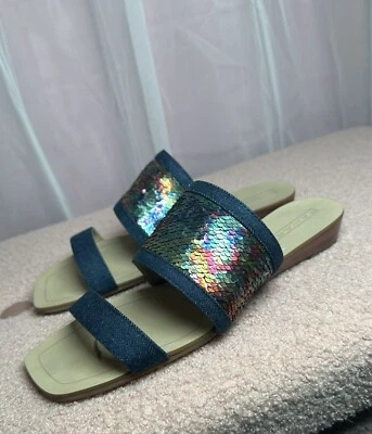 Sandalias para mujer Tahari Fern arco iris lentejuelas deslizables de mezclilla 8M” Foto 1 de 4