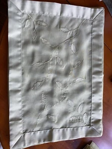 Set of 4 new pale green placemats and napkins with leaf embroidery - Picture 1 of 4