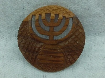 JS22 Superb 1960s Vintage Jewish Menorah Olive Wood Handmade Brooch - Image 1 of 4
