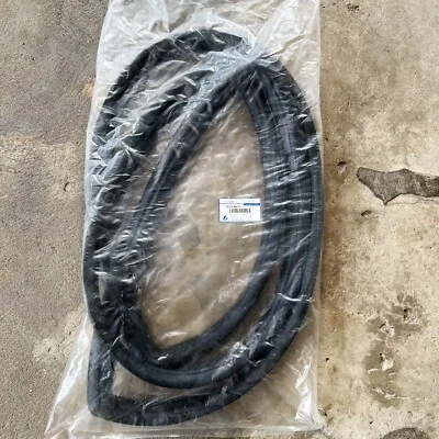 78-83 for Toyota Hilux RN30 LN40 RN37 RN44 front windshield weatherstrip seal - Image 1 of 4