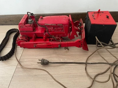 1950's Product Miniature Co TD24 Crawler International Diesel Tractor W Controls - Image 1 of 4