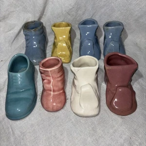 Lotto 8 fioriere scarpe bambino vintage anni 50 ceramica rosa, blu, bianco giallo, verde - Foto 1 di 3