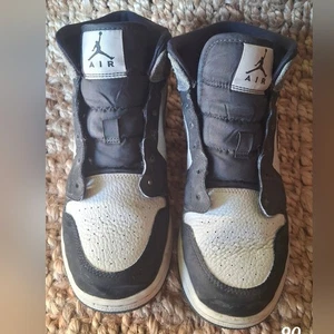 Nike Air Jordan Retro 1 Mid Youth Sz 6 Green Camo Black White Shoes - Picture 1 of 12