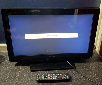 Panasonic Viera TV 24 Inch TX-L24C3B HDMI Freeview + Faulty Remote - Image 1 of 4