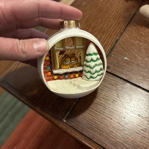 Ornamento Diorama Natalizio Vintage Enesco Garfield - 'Guardare alla Finestra' - Foto 1 di 7