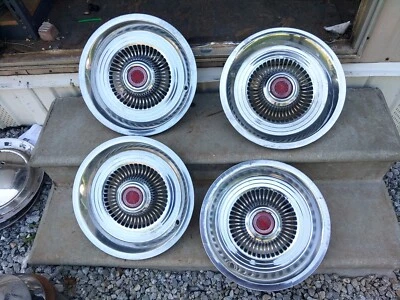  Cuatro cubiertas de rueda tapacubos Comet, Granada, Maverick, Monarch, Zephyr 1975-1978 Foto 1 de 4