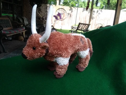 UT University Of Texas Longhorns Mascot Plush Stuffed Animal Four Seasons Hotel Cover