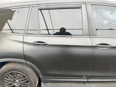 Used Rear Right Door Assembly Rear Side fits: 2017 Honda Pilot electric w/o suns - Imagem 1 de 4