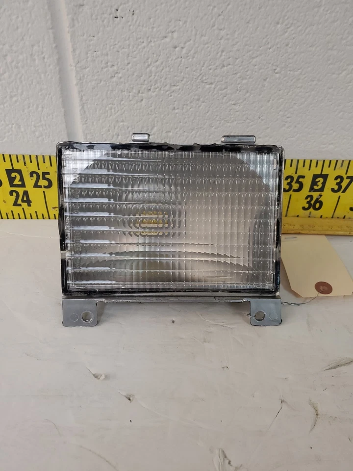 Новый оригинальный производитель 1980-84 Chevy citation RH решетка смонтированный поворотник свет 5970022 (597) - Изображение 1 из 4