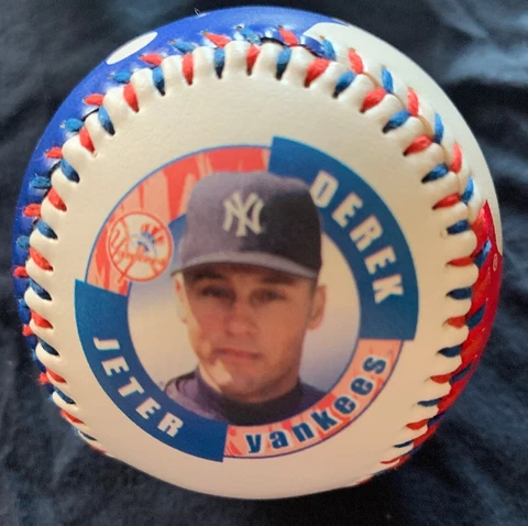 DEREK JETER 1998 NY NEW YORK YANKEES LOGO FOTOBALL RARE PHOTO BASEBALL ⚾️ BALL Cover