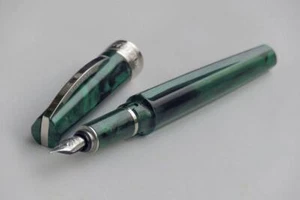 VISCONTI MILLAGE EMERALD GREEN FOUNTAIN PEN NIB SIZE F STEEL BRAND NEW UNUSED - Picture 1 of 6