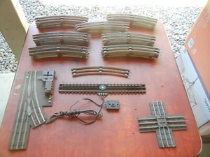 34 Pieces of Lionel Curved Track and Other Pieces - Picture 1 of 9