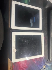 2 Apple iPad 16 GB Plateado (Modelo: A1395) Condiciones Desconocidas Con Estuche Paquete - Imagen 1 de 5