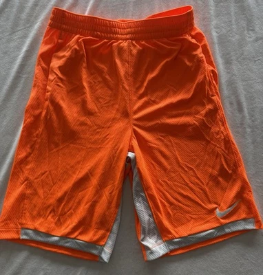 Shorts masculinos Nike "Dri-Fit" - Tamanho XL (394) - Imagem 1 de 4