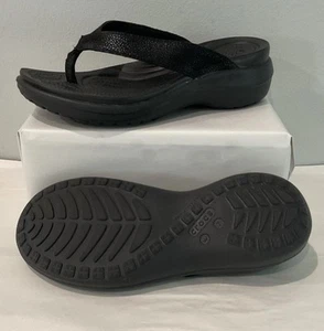 Crocs Damen-Sandalen Größe US 7 - EU 37/38 schwarz Keilabsatz Slipper Zehenstegsandalen - Bild 1 von 9