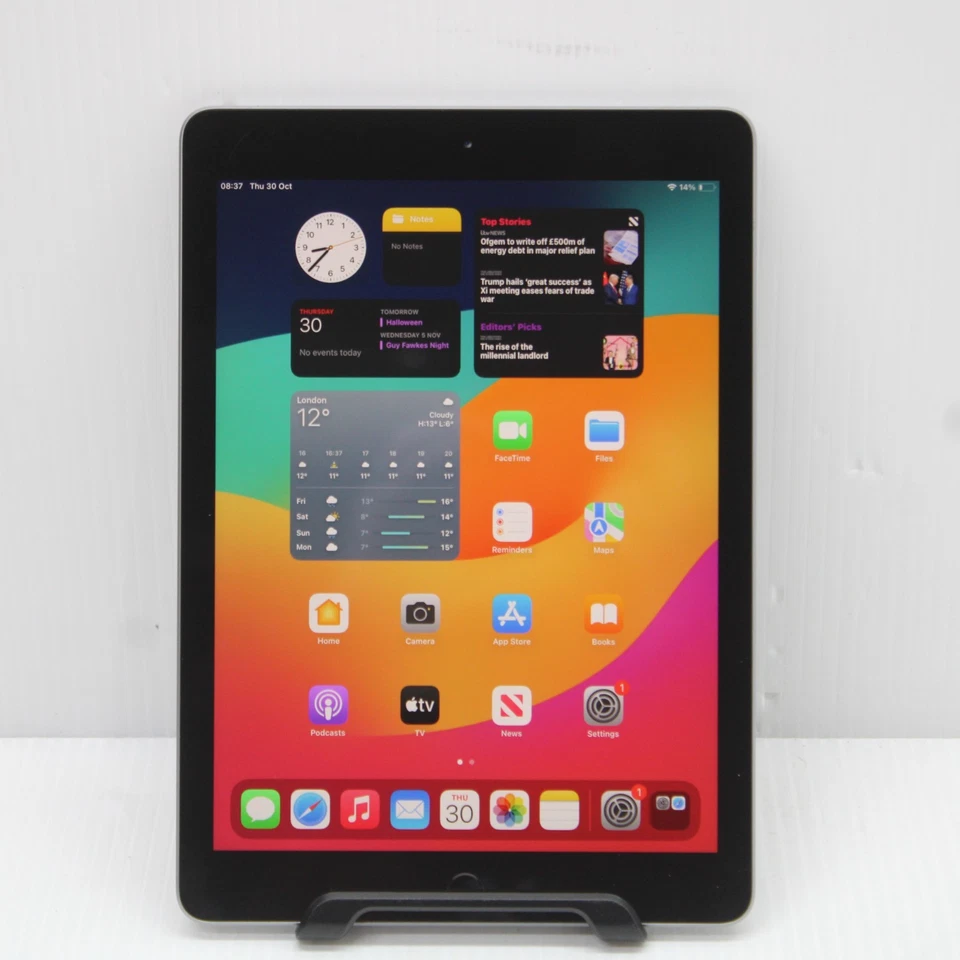 Apple iPad A1893 iOS 17.7 9.7" Retina Tablet 32GB SSD 2GB RAM Apple A10 Fusion - Image 1 of 4