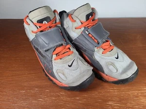 NIKE ~ Air Max ~ Speed Turf ~ Mens Size US 9.5 525225-085 Gray / Red Shoe 2013 - Picture 1 of 12