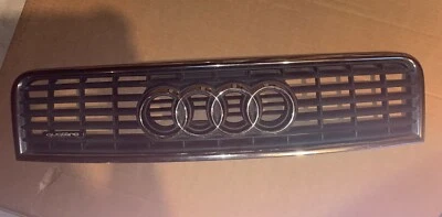 Grelha dianteira Audi A4 B6 2002-05 8E0 853 651 - Imagem 1 de 2