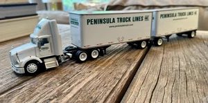 TONKIN 1/53 PENINSULA TRUCK LINES KENWORTH DAYCAB W/ DOUBLE TRAILER - Picture 1 of 6