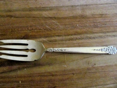 *National Silver King Edward MOSS ROSE Silverplate GARFO DE CARNE FRIA 8 1/4" 1949 - Imagem 1 de 2