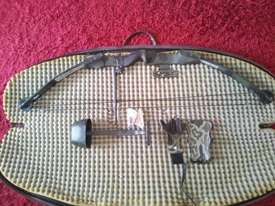  Compoundbogen Jennings  Rechtshänder 65 lbs camo USA incl. 3 Pfeile u. Tasche - Bild 1 von 4