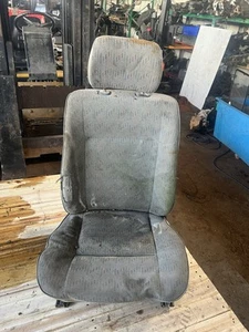 VW T4 TRANSPORTER 1994 DOKA 2.4 AAB DRIVERS SIDE RIGHT FRONT SEAT 701881028E - Picture 1 of 7