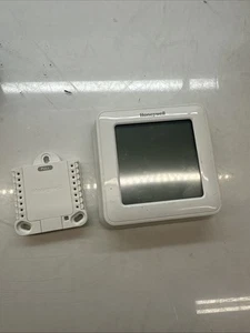 New Honeywell Home T5 Touchscreen Programmable Thermostat RTH8560D1002 - Picture 1 of 5