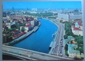 MOSCOW MOSKVA RIVER USSR VINTAGE POSTCARD 70s - Picture 1 of 2