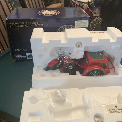 FRANKLIN MINT LIMITED EDITION 1947 HARLEY DAVIDSON SERVI-CAR 2004 CHRISTMAS BIKE - Image 1 of 4