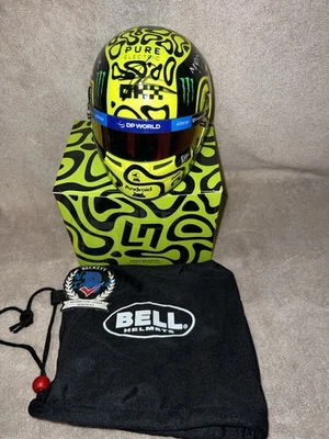 Mini capacete oficial 1:2 assinado por Lando Norris 2024 temporada 1ª vitória McLaren Beckett - Imagem 1 de 4