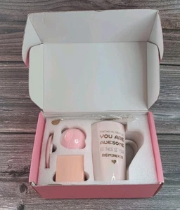 Regalo Compleanno Donna Spa Set Regalo Tazza Rosa Rosa Candela Profumata Rosa e Bomba da Bagno - Foto 1 di 10