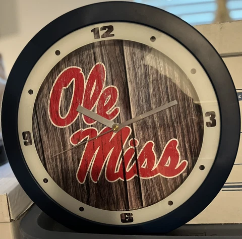University Of Miss./Ole Miss Rebels Battery Powered Wall Clock 12” Runs Perfect Cover