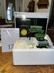 JOHN DEERE 4440 Tractor Precision Classics #17 ERTL in 1/16 SCALE AGE 14+ NIB - Picture 1 of 10