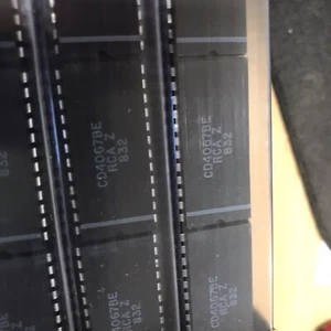 CD4067BE RCA Z ANALOG MULTIPLEXER 832 24 PIN DIP IC Price Is For 1 Chip - Picture 1 of 2