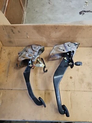 Conjunto de embrague y pedal de freno Honda CRV 2002-2006  Foto 1 de 4