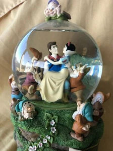 Disney Musical Snow Globe Some Day My Prince Will Come - Snow White & 7 Dwarfs - Picture 1 of 8