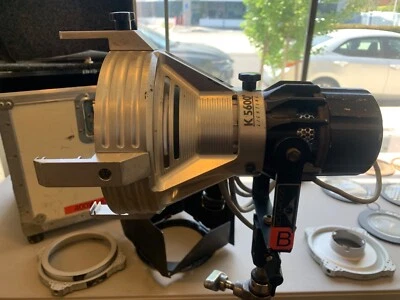 K5600 Joker 400 HMI Light Kit w/ballast, head extension, lenses, scrims, case - Image 1 of 4