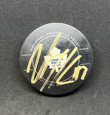 Disco autografiado Nazem Kadri - Toronto Maple Leafs Foto 1 de 3