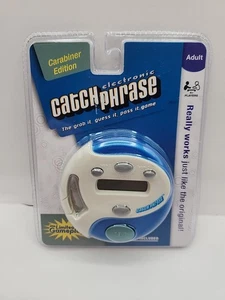 Catch Phrase Handheld Electronic Game Mini Travel Carabiner Edition 2009 Sealed - Bild 1 von 7