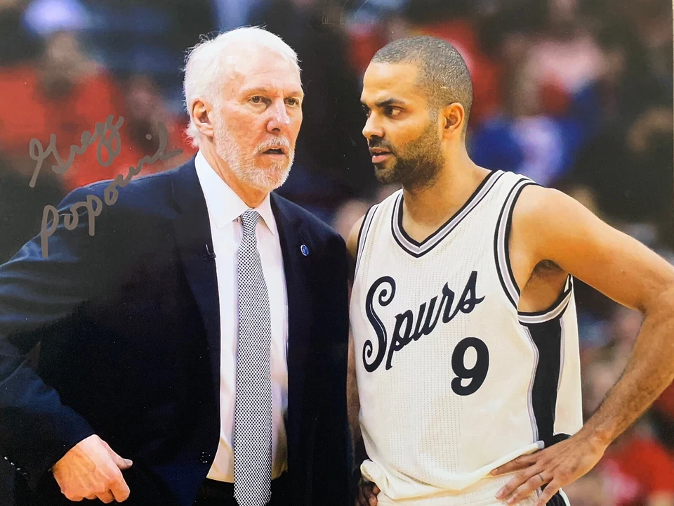 ГРЕГГ ПОПОВИЧ САН-АНТОНИО ШПОРЫ С АВТОГРАФОМ 8 X 10 С ТОНИ ПАРКЕР - Изображение 1 из 1