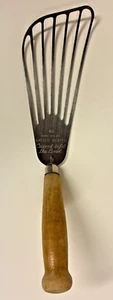 Espátula Aleta De Colección Raro Batidor Batidor Mango de Madera Angulado Ranurado EE. UU. SS - Imagen 1 de 14